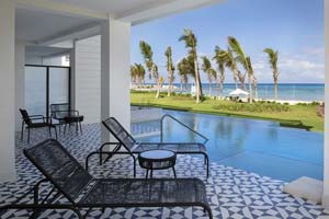 Privilege Swim Up Master Suite at Ocean Eden Bay